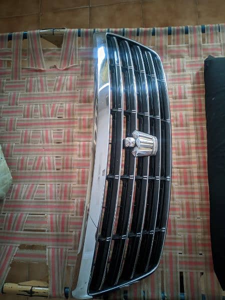 crown 2004/5 front grill 1