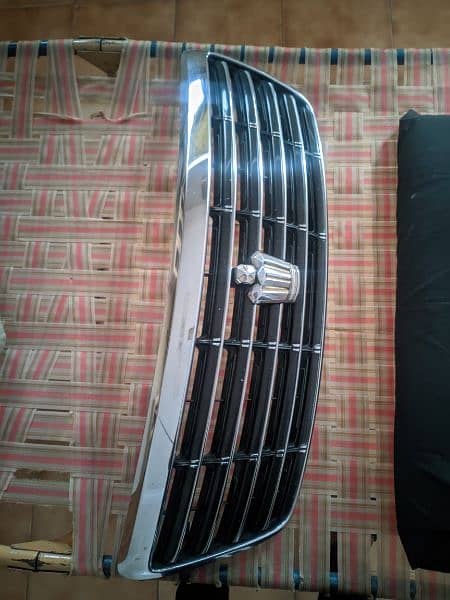 crown 2004/5 front grill 2