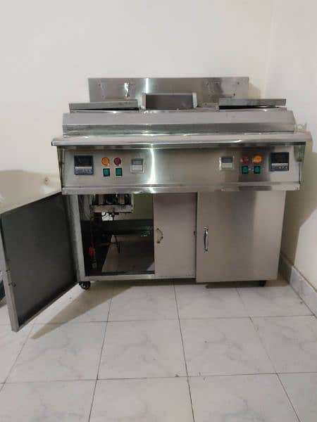 Totally new 16 by 16 litter double side fryer with 3 baskets. 4