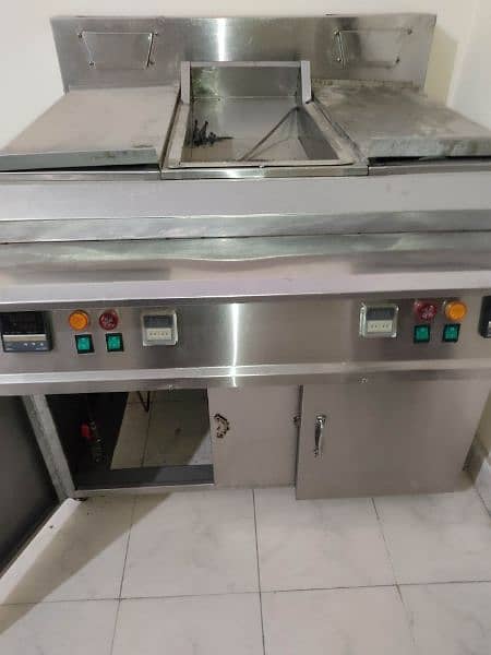 Totally new 16 by 16 litter double side fryer with 3 baskets. 9