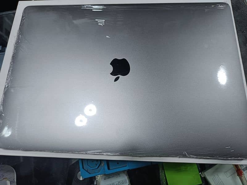 Apple MacBook pro 2019,16 inch,512 SSD,16 gb ram iwith box 10/10 2
