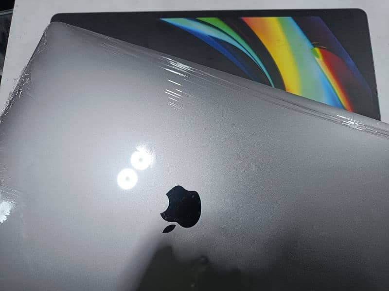 Apple MacBook pro 2019,16 inch,512 SSD,16 gb ram iwith box 10/10 3