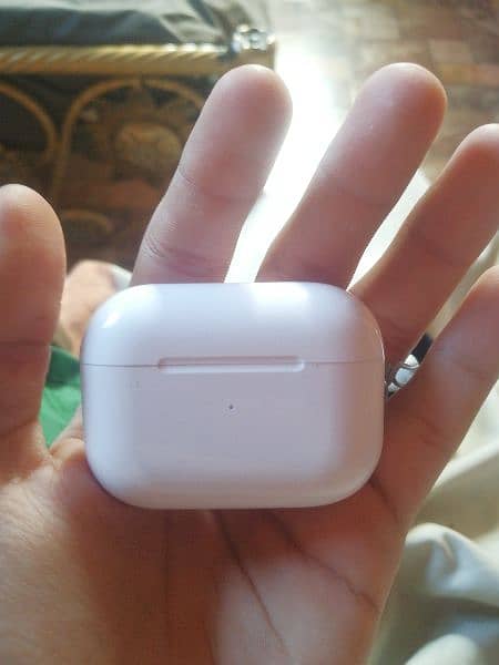 AIRPODS PRO WHITE WITH COMPLETE BOX 0