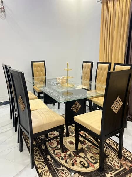 Slightly used 8,chairs dining set elegant and Beautifulo each set 59k 2