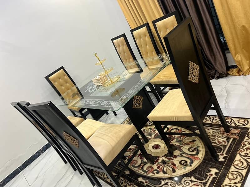 Slightly used 8,chairs dining set elegant and Beautifulo each set 59k 4