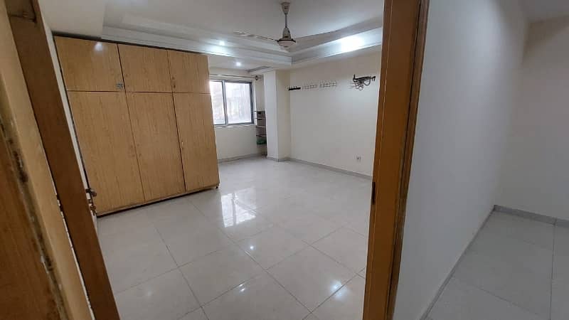 Flat 1 Bed TV Lounge Kitchen For Rent 4