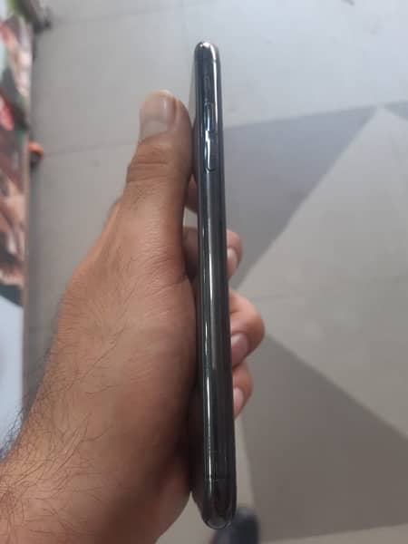 Iphone 11 Pro Max Non Pta Sim working from 9 months Just panel Change 1