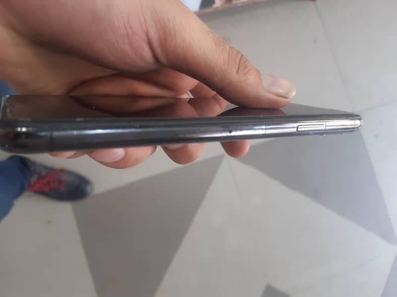 Iphone 11 Pro Max Non Pta Sim working from 9 months Just panel Change 4