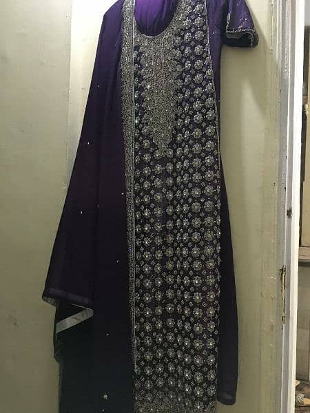 beautiful maxis. . used and in good condition. . 4