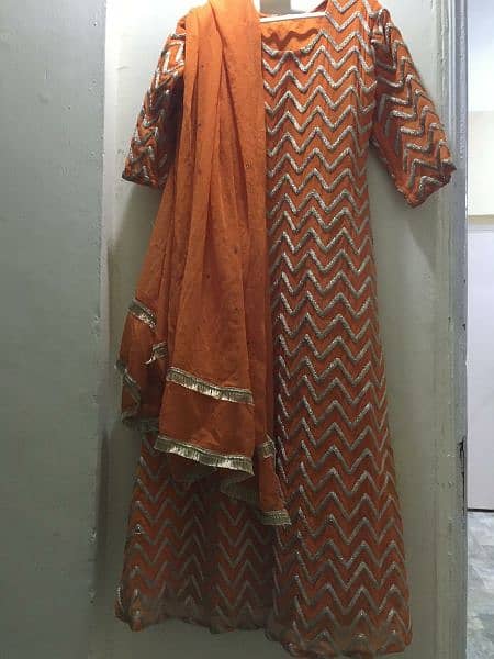 beautiful maxis. . used and in good condition. . 5