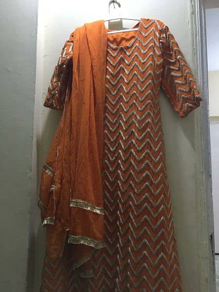 beautiful maxis. . used and in good condition. . 6