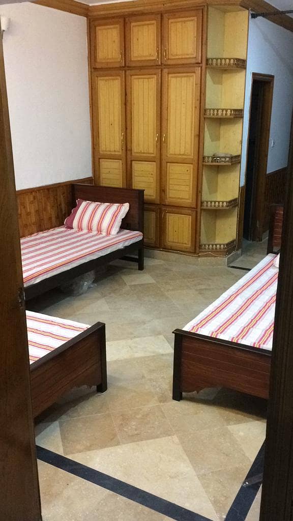 Girls Hostel Rooms for Rent, Students, Workers, Professionals 0