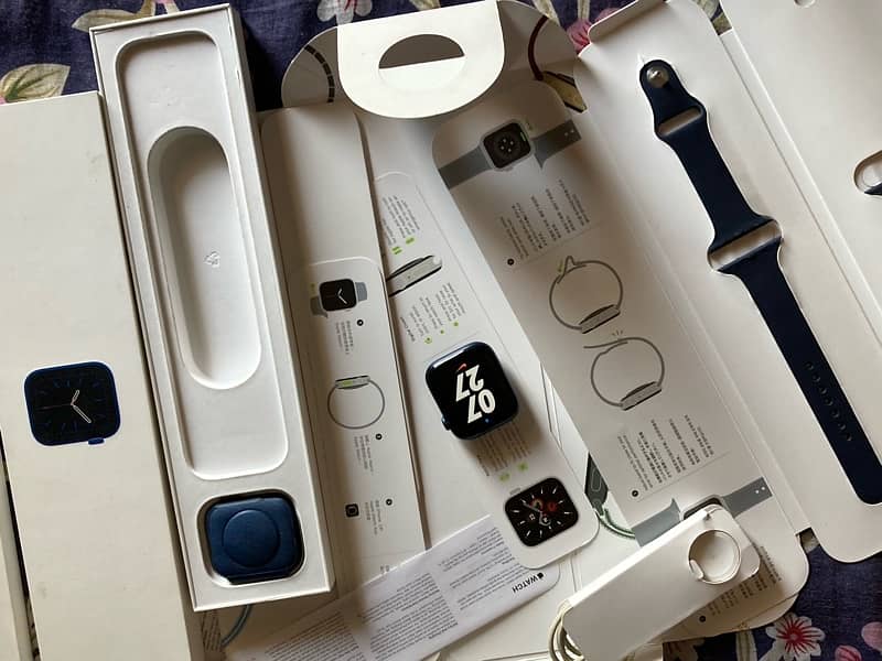Apple Watch Series 6 44MM With Box 0