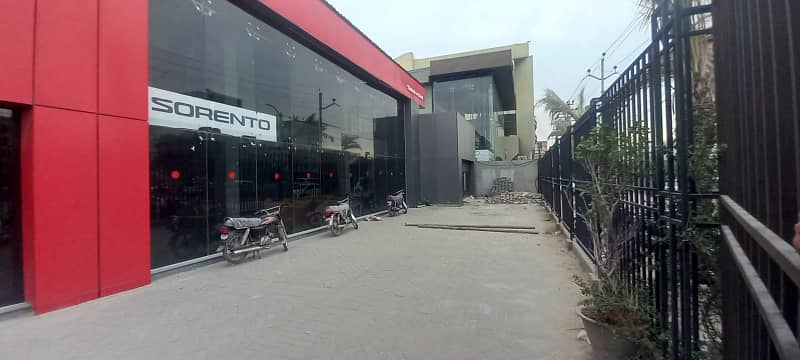 main shahrah e faisal commercial 1000 sq yards showroom for office and outlets 4