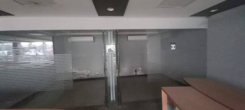 main shahrah e faisal commercial 1000 sq yards showroom for office and outlets 5
