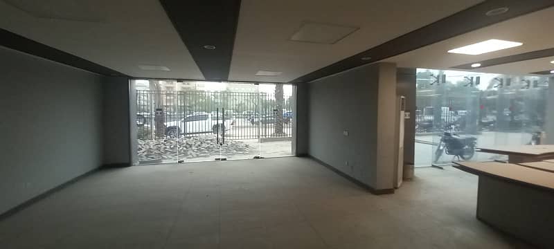 main shahrah e faisal commercial 1000 sq yards showroom for office and outlets 12