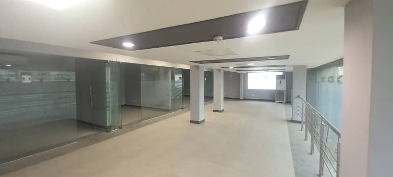 main shahrah e faisal commercial 1000 sq yards showroom for office and outlets 14