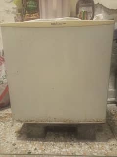 Proline Refrigerator+ Freezer 2ft x 2ft bed size 0