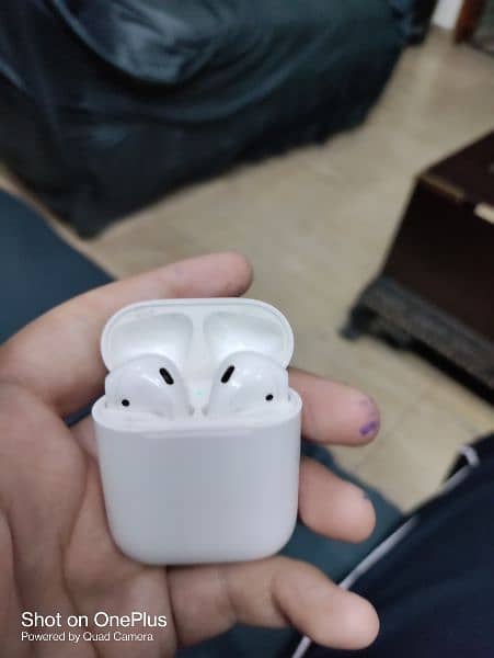 apple airpords 2nd generation 4