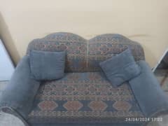 2to 3 years used sofa set