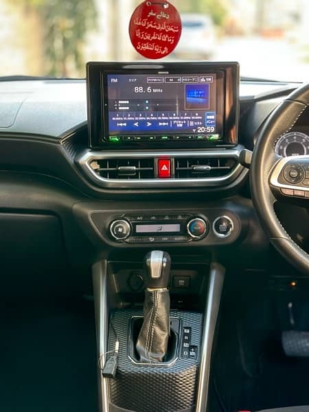 Toyota Raize Z Sensing 12