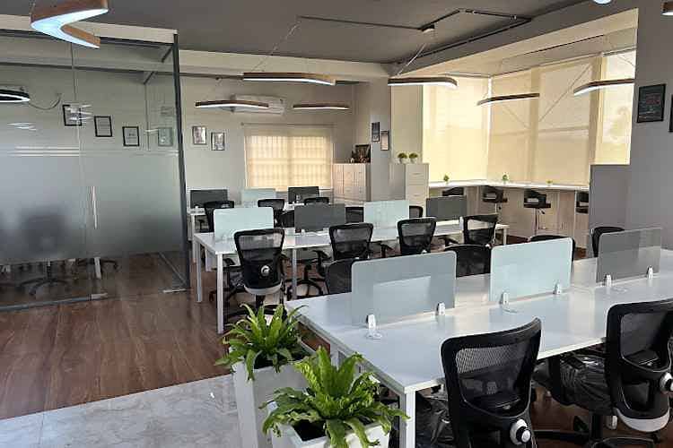 Furnished Office For Rent At Kohinoor With Furniture & Fixture 7