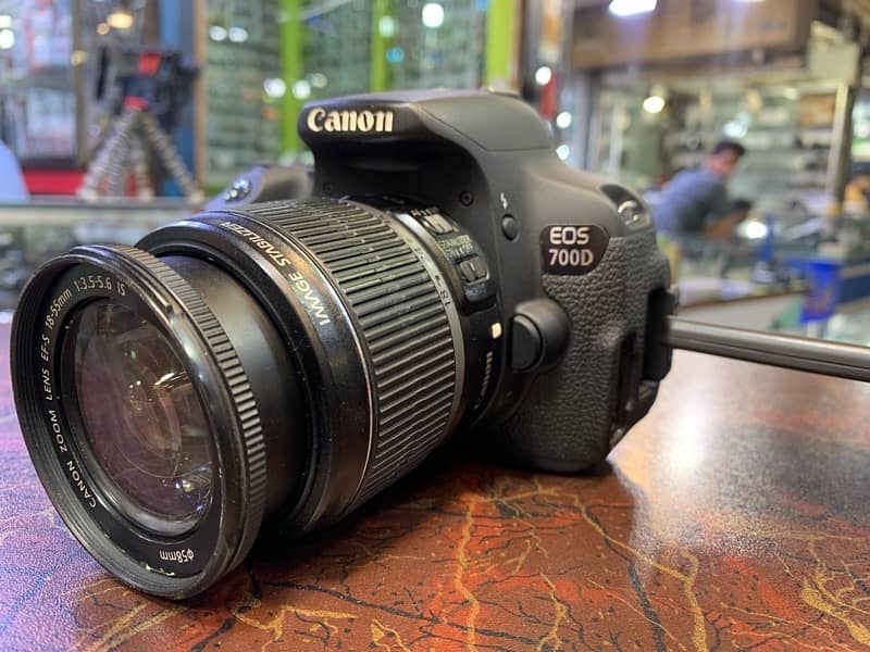 dslr camera canon 700d kit lens 18:55 1 year shop warranty 58000/= 2