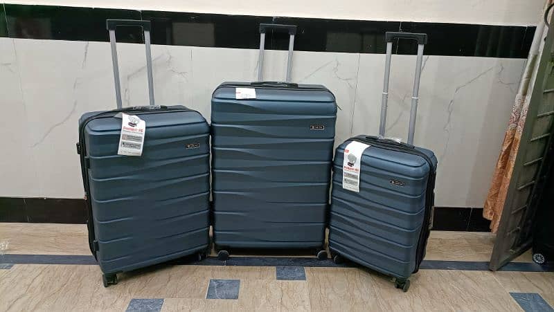 Luggage bags/ travel suitcases/ trolley bags/ travel trolley/ attachi 2