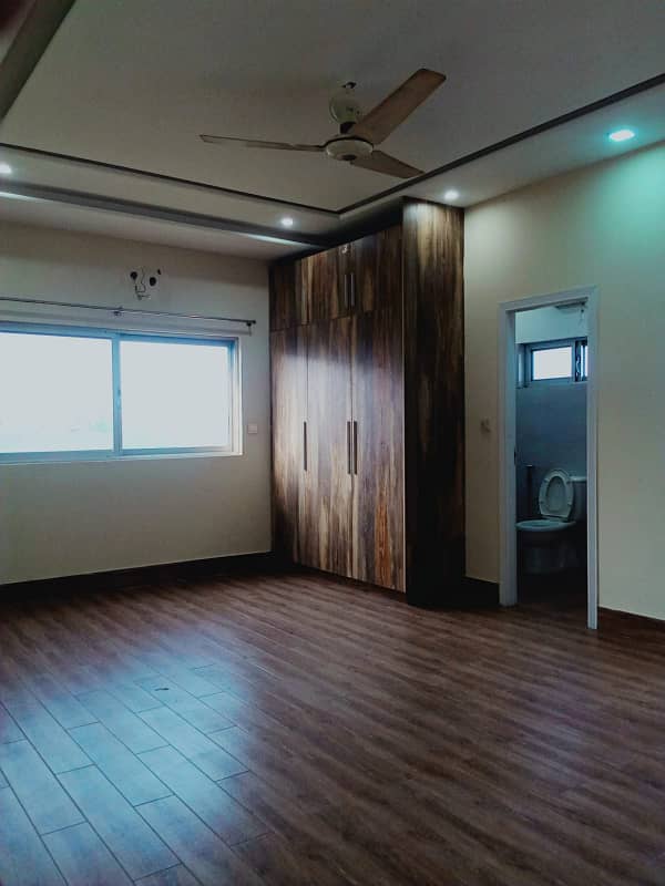 Kanal Upper Portion Available For Rent in LDA Avenue One 4
