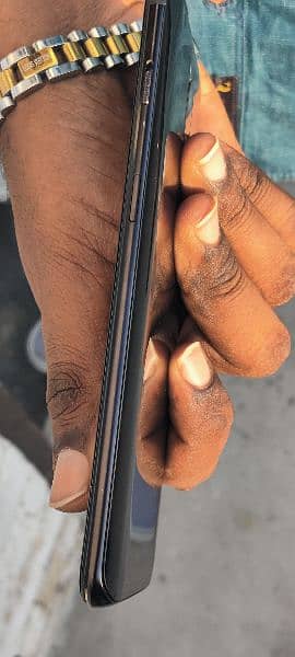 One Plus 6T 8+4/128 Good Condition 8/10 Minor back damaged 2