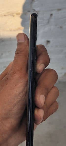 One Plus 6T 8+4/128 Good Condition 8/10 Minor back damaged 3