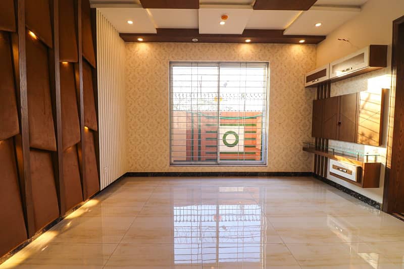 1 Kanal Spanish House For Sale in DHA Phase 7 Near Park & Commercials 6