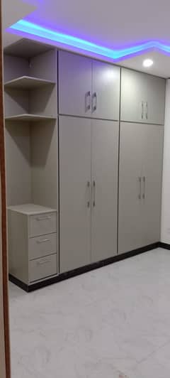 Wardrobes/Cupboard/Kitchen Cabinets/Furniture/Carpenter/Office tables