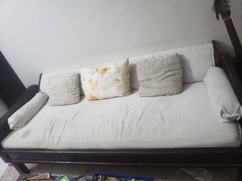 5 seater sofa set in good condition 1
