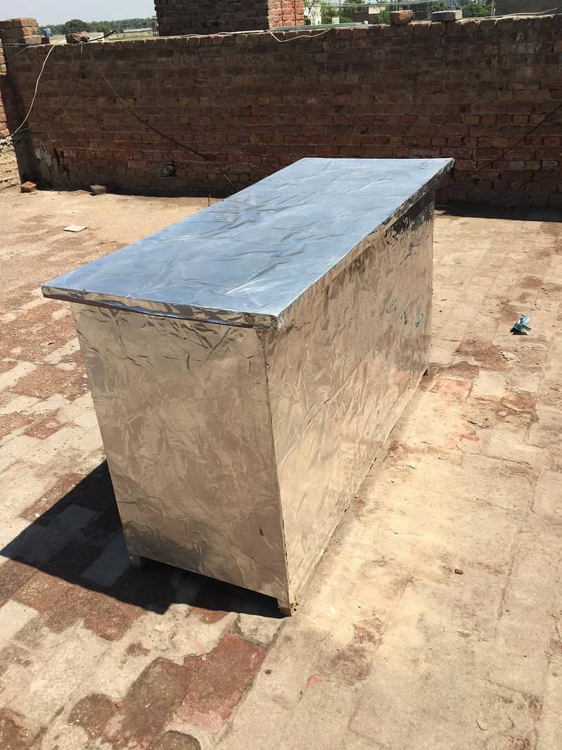 COUNTER FOR SALE COVER WITH METAL WATERPROOF SHEET 2