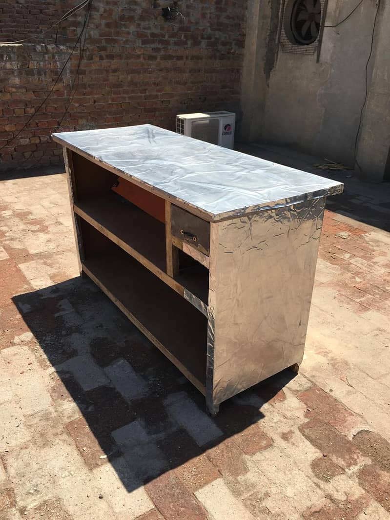 COUNTER FOR SALE COVER WITH METAL WATERPROOF SHEET 4