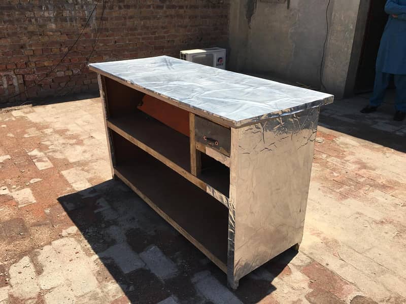 COUNTER FOR SALE COVER WITH METAL WATERPROOF SHEET 5