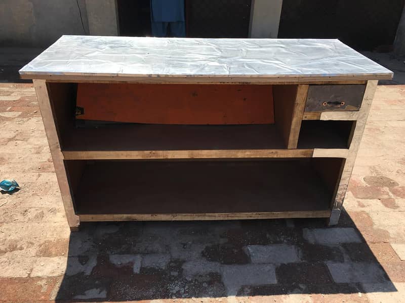 COUNTER FOR SALE COVER WITH METAL WATERPROOF SHEET 6