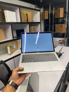 Apple Macbook air 2020, Ci5 13”  16Gb ram 500Gb ssd 0