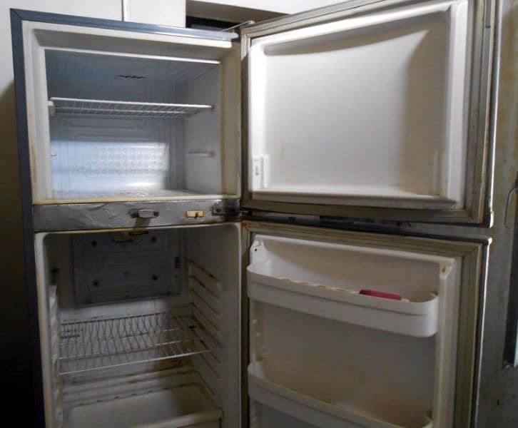 WAVES Refrigerator - Original Condition 2