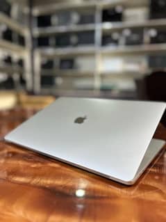 Macbook Pro 2019 Core I9 32GB 1TB 4GB Graphics card