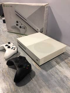 Xbox one s 500gb disk version 2 controllers