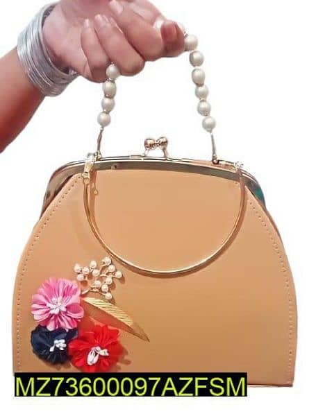 •  Material: Metal Frame
•  Product Type: Hand Bag
•  Pattern 3