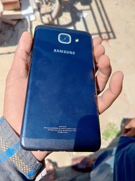 Samsung Galaxy J7 max 0