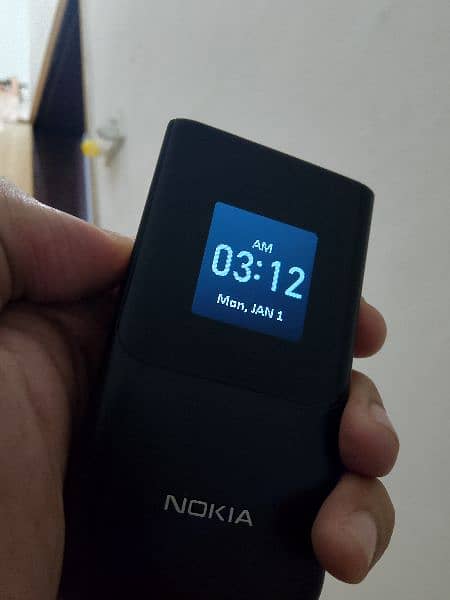 Nokia 2720 Flip 0