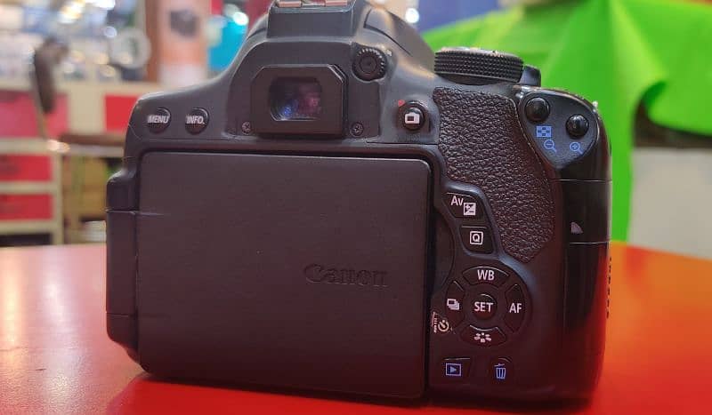 CANON 750D With 18-55 Is STM. 1