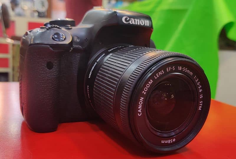CANON 750D With 18-55 Is STM. 2