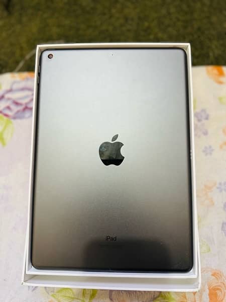 iPad (7th generation) Wi-Fi (32GB) 1