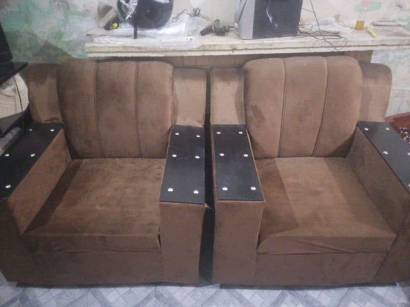 almost new 5 seater sofa set 0