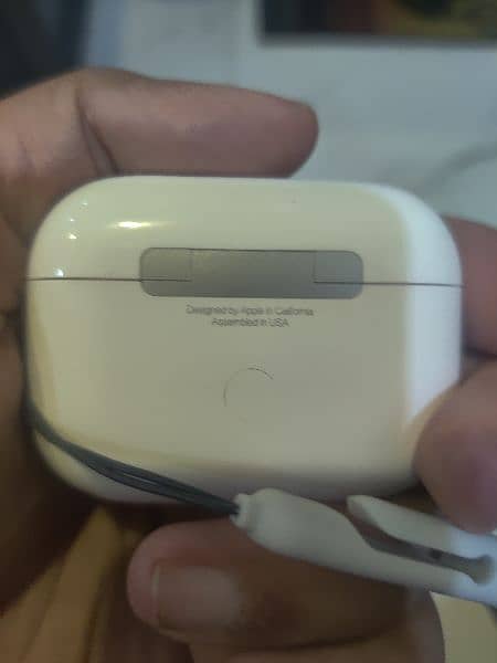 Airpods pro 2 with magsafe 4